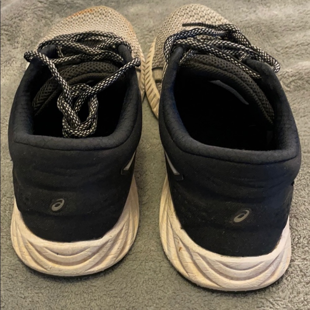 ASICS running shoes - Picture 5 of 8